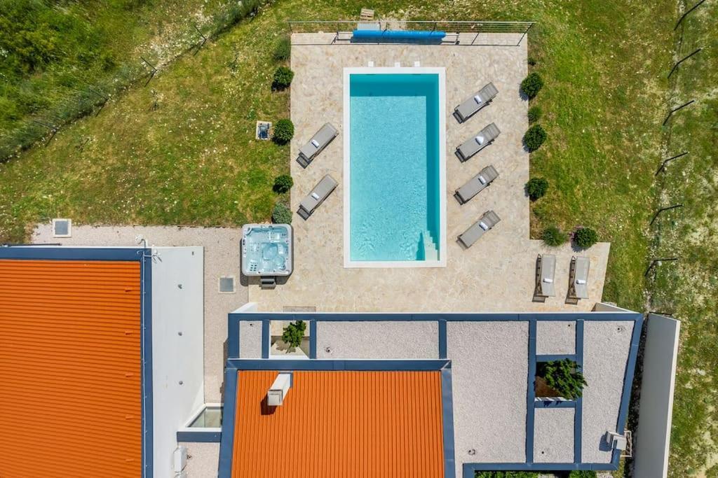 Villa T, Spacious With Heated Pool, Hot Tub & Sauna Rastevic Esterno foto