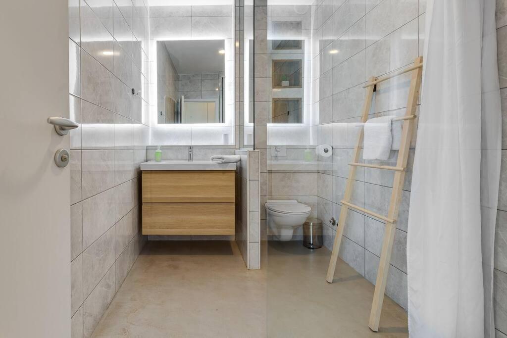 Villa T, Spacious With Heated Pool, Hot Tub & Sauna Rastevic Esterno foto